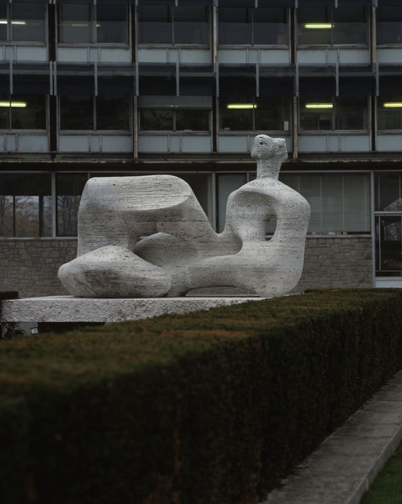 Henry Moore 'Unesco Reclining Figure' 1957–8