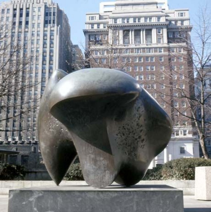 Henry Moore 'Three Way Piece No.1: Points' 1964–65