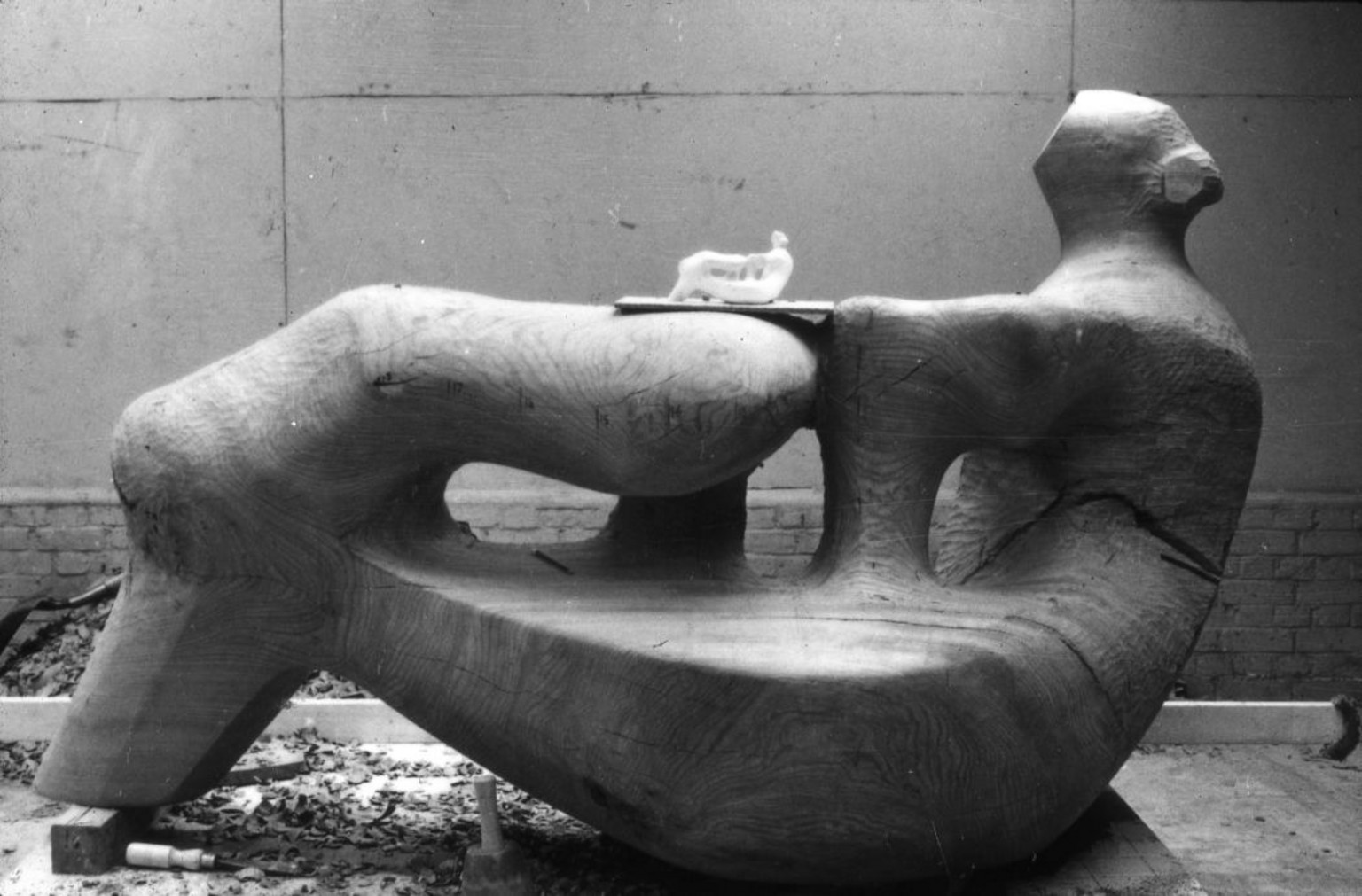 Ann Compton, \'\'An essentially | (Henry in Rediscovering of Sculptural Moore\'s Public Tate Identity) and Moore: Process Wood\' different Henry kind Sculpture rhythm