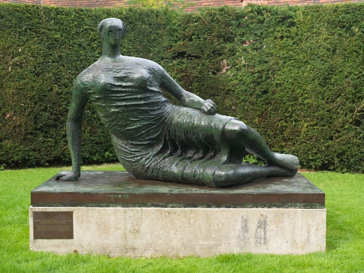 Henry Moore 'Draped Reclining Woman' 1957–8