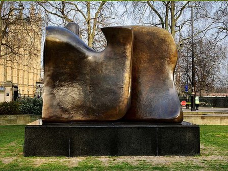 Henry Moore 'Knife Edge Two Piece' 1962–5