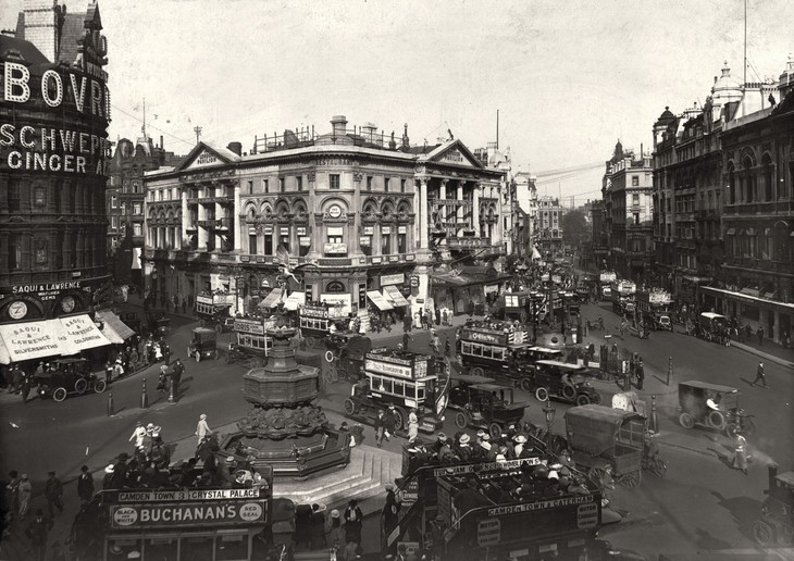 London Stereoscopic Company 'Traffic around the statue of Eros in Piccadilly Circus, London' 1910