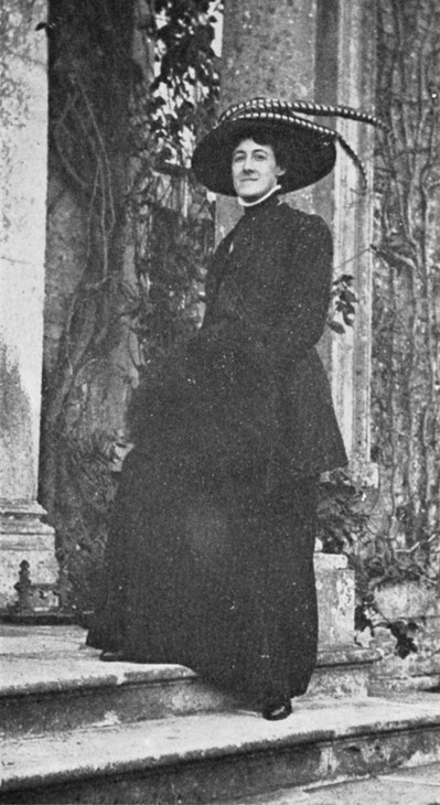 Nan Hudson, aged thirty-nine c.1908