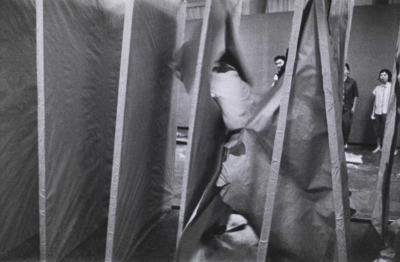 P82290: Murakami Saburo, Passing Through, 2nd Gutai Art exhibition