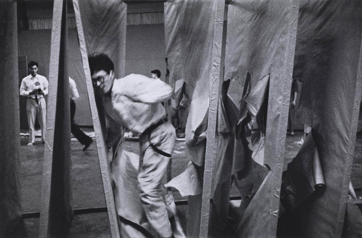 P82293: Murakami Saburo, Passing Through, 2nd Gutai Art exhibition