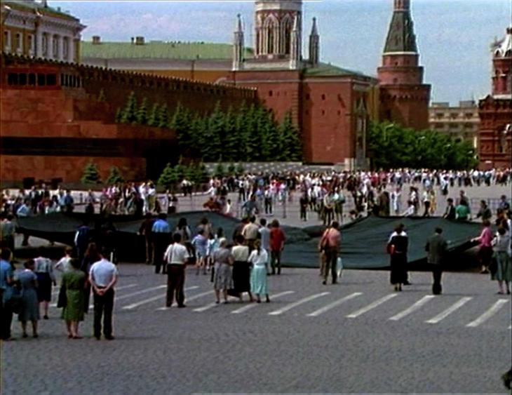 Knoglemarv par End Black Square on Red Square', IRWIN, Michael Benson, 1992–2004 | Tate