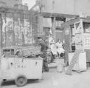 Nigel Henderson, ‘Photograph showing market workers’ [c.1949–c.1956]