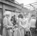 Nigel Henderson, ‘Photograph showing women at an outdoor market stall’ [c.1949–c.1956]
