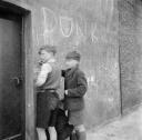 Nigel Henderson, ‘Photograph showing two unidentified boys’ [c.1949–c.1956]