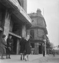 Nigel Henderson, ‘Photograph showing people on an unidentified street, the Rutland Hotel in background’ [c.1949–c.1956]