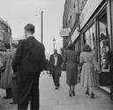 Nigel Henderson, ‘Photograph of an unidentified busy street’ [c.1949–c.1956]