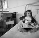 Nigel Henderson, ‘Photograph showing an unidentified child, eating a meal in Whittington hospital, Islington’ [c.1949–c.1956]
