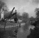 Nigel Henderson, ‘Photograph showing steam powered crane on a barge’ [c.1949–c.1956]