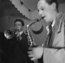 Nigel Henderson, ‘Photograph showing unidentified jazz musicians, performing on saxophone and trumpet’ [c.1949–c.1956]