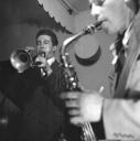 Nigel Henderson, ‘Photograph showing unidentified jazz musicians, performing on saxophone and trumpet’ [c.1949–c.1956]