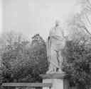 Nigel Henderson, ‘Photograph of unidentified statue at Chiswick House, London’ [c.1950s]