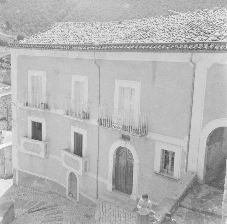 ‘Photograph of a house in Viticuso, Italy’, Nigel Henderson, [c.1951–2 ...