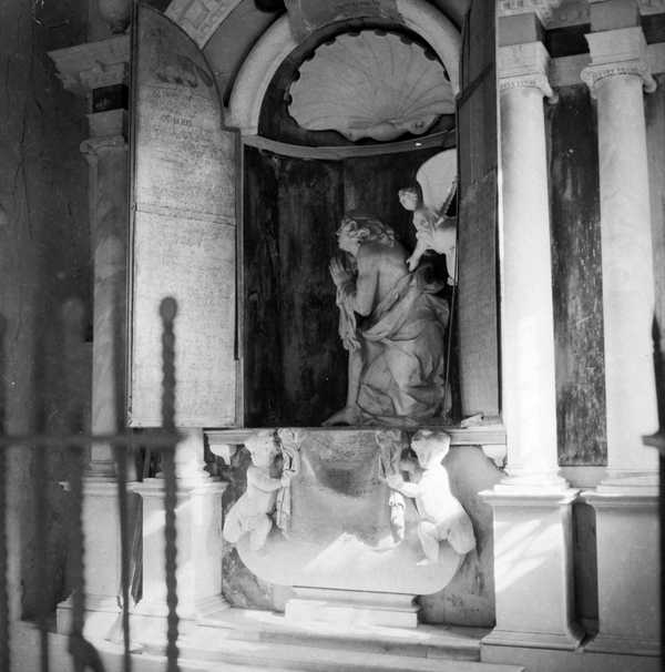 Photograph of monument to Robert Pierrepont at Borbach Chantry in West