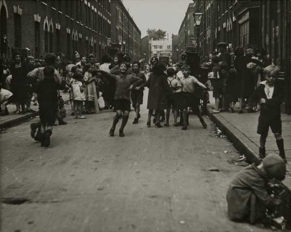 ‘London, Stepney‘, Wolfgang Suschitzky, 1940 | Tate