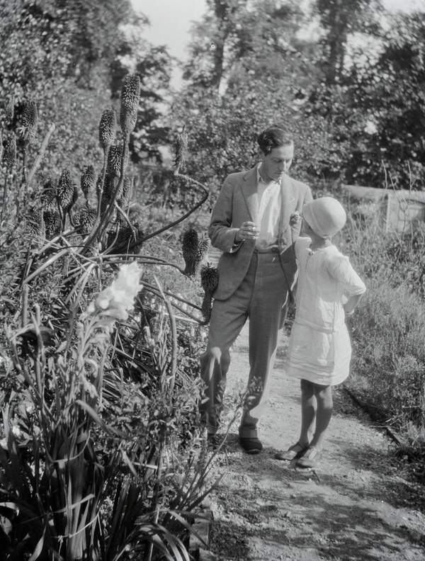 Black And White Negative Of Duncan Grant And Angelica Bell Looking At Each Other Standing 7589