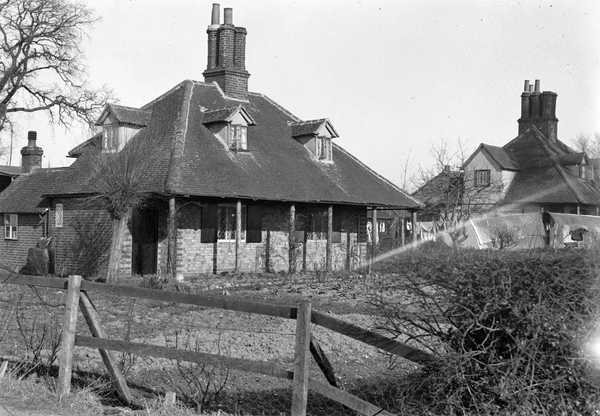 Photograph of houses on Bath Road, Reading, Berkshire‘, John Piper, [c ...