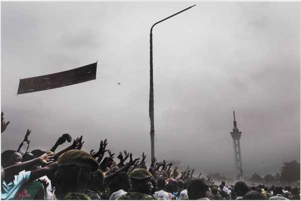 Supporters of Jean-Pierre Bemba line the road as he walks to a rally from the airport, Kinshasa, July 2006