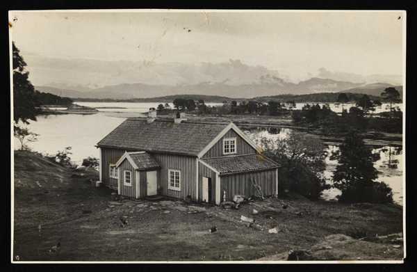 ''Photograph of a house beside Molde Fjord, Norway', Ernst