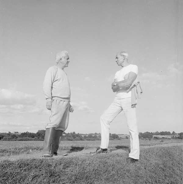 Photograph showing Nigel Henderson and an unidentified man in a field