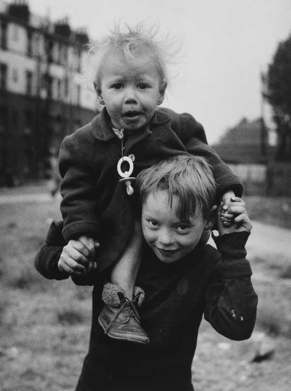 ‘East End, London‘, Wolfgang Suschitzky, 1955 | Tate