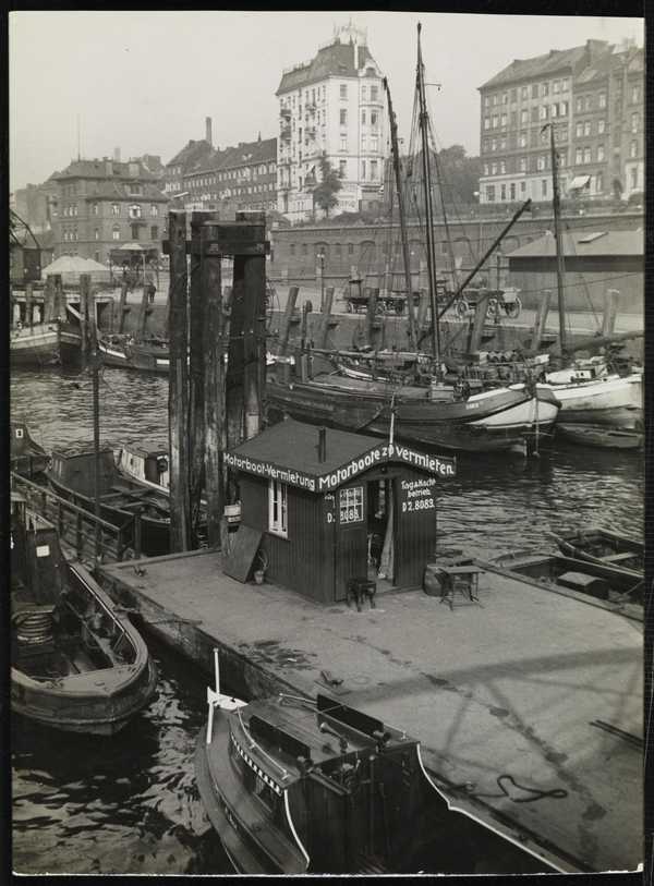 Hamburg, Port Scene