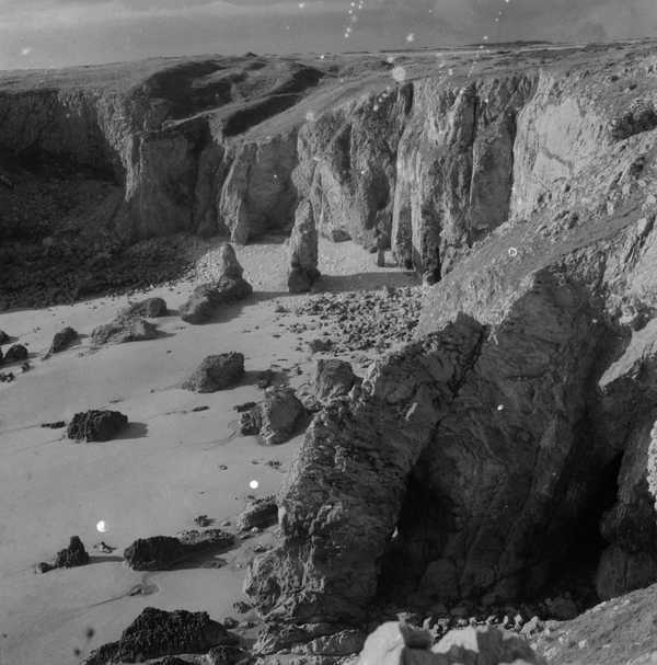 Photograph of Flimston Bay in Pembrokeshire‘, John Piper, [c.1930s ...