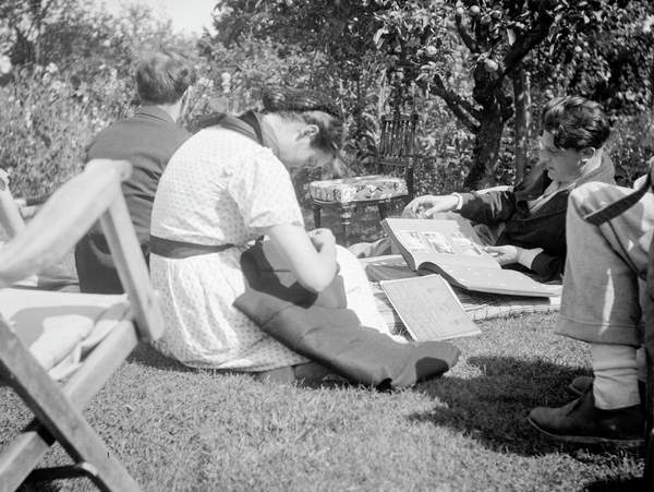 Black And White Negative Of Duncan Grant Angelica Bell And George Duthuit Reading Books While 9721