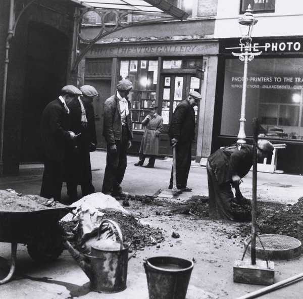 ‘Digging up the Street‘, Edward Quinn, c.1940 | Tate