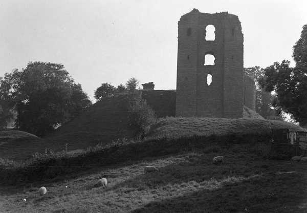 Photograph of Clun Castle in Shropshire‘, John Piper, [c.1930s–1980s ...