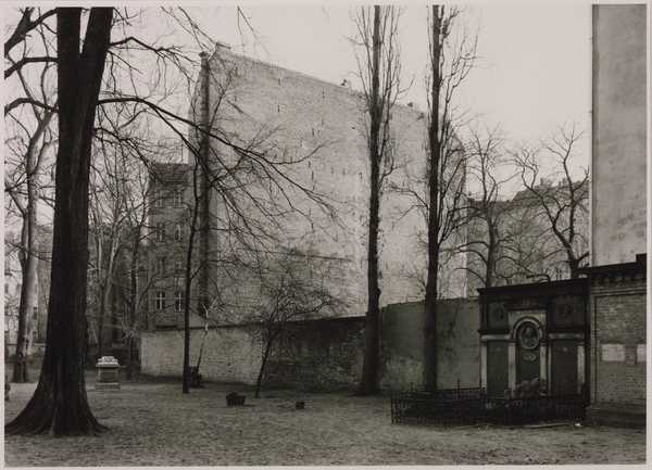 Graves at the Sophienkirche, Grosse Hamburger Strasse, Berlin 1992