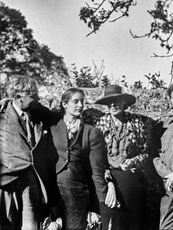 Black And White Negative Of David Garnett Angelica Bell Virginia Woolf And Duncan Grant Posing 5790