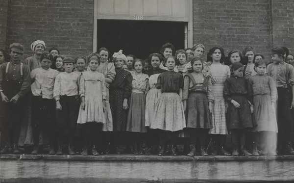 Knitters in London (Tennessee) Hosiery Mills