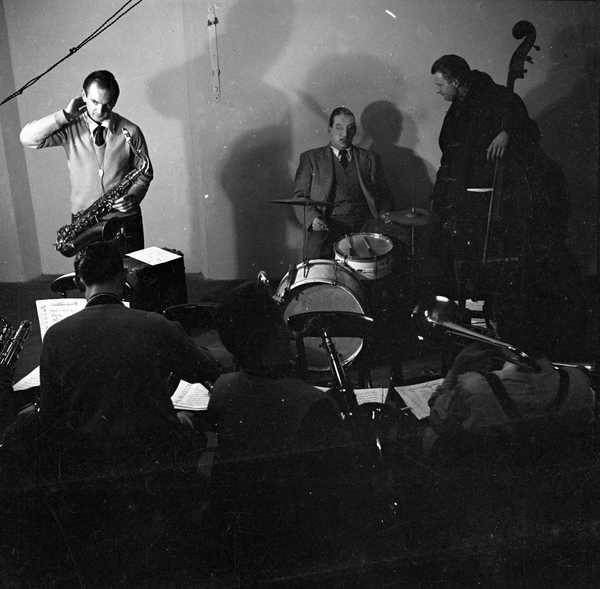 Photograph of Ronnie Scott and Tony Crombie with an unidentified jazz ...