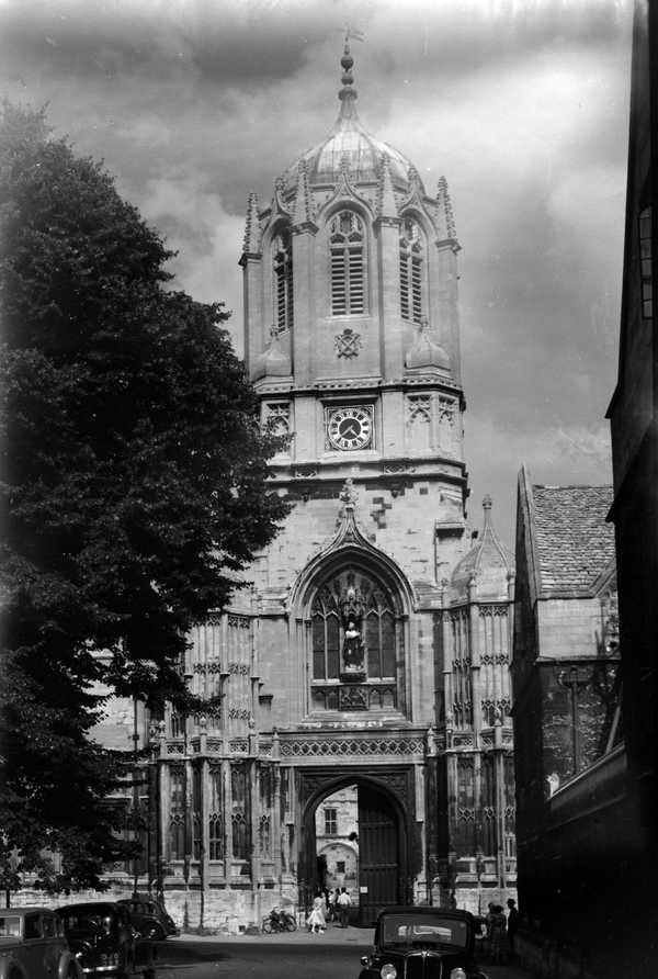 Photograph of Tom Tower at Christ Church College in Oxford‘, John Piper ...