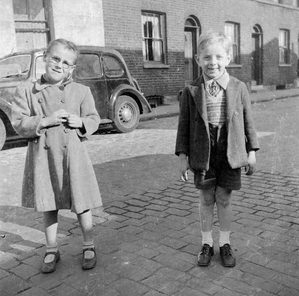 Photograph of two unidentified children in the street‘, Nigel Henderson ...