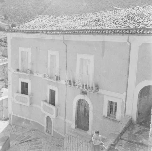 Photograph of a house in Viticuso, Italy‘, Nigel Henderson, [c.1951–2 ...