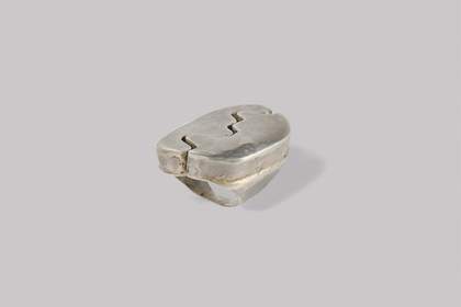 Silver ring by Choucair © Saloua Raouda Choucair Foundation