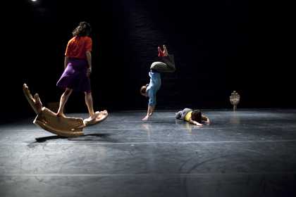 Freddie Opoku-Addaie, 'Mis-Thread' by Dancers Azzurra Ardovini, Chris Rook & Louise Tanoto. Robin Howard Commission, photo by Benedict Johnson. 