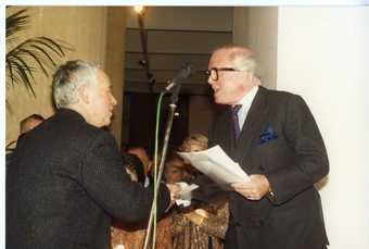 Howard Hodgkin receiving the Turner Prize from Sir Richard Attenborough, 1985