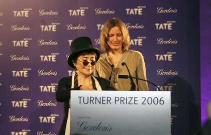 Tomma Abts receiving the 2006 prize from Yoko Ono