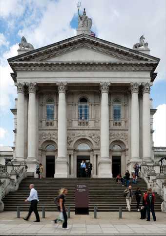 Tate Britain, Millbank Steps