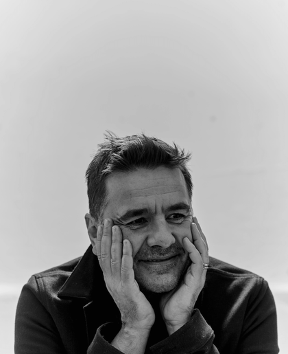 Picture of person in black and whitwe