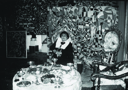 Zeid in her home, Amman, 1991