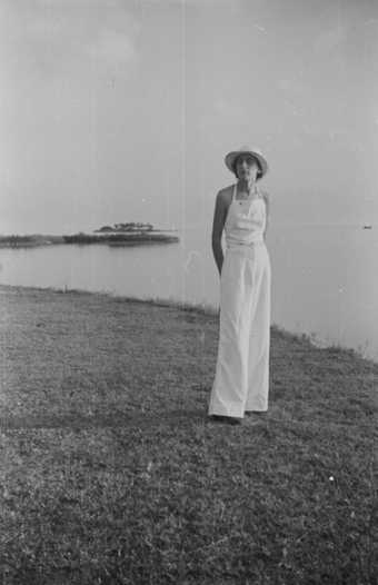 Anni Albers in Florida, c.1938–9, photographed by Josef Albers - The Josef and Anni Albers Foundation