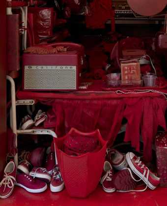 Robert Therrien RED ROOM 2000–7